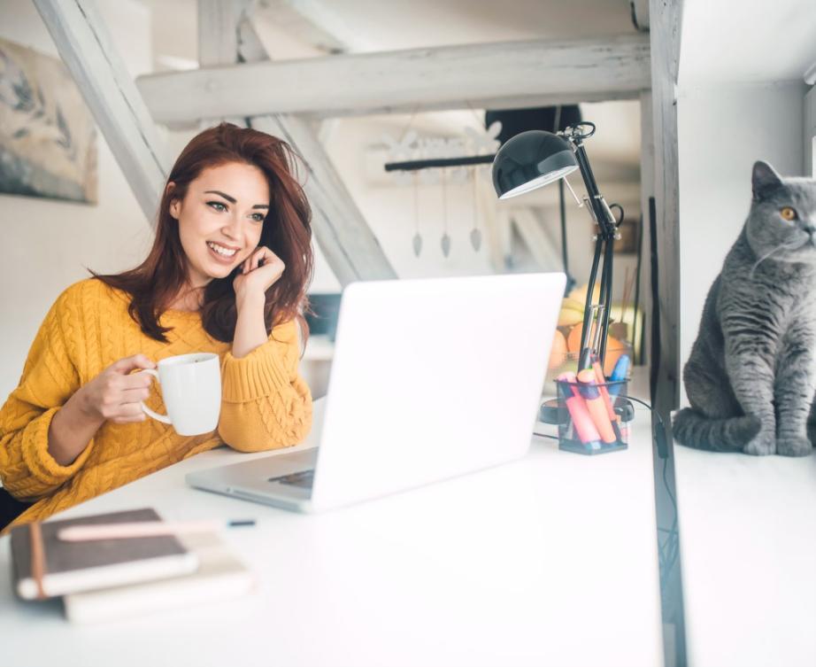 Interfaz de plataforma educativa en dispositivo móvil